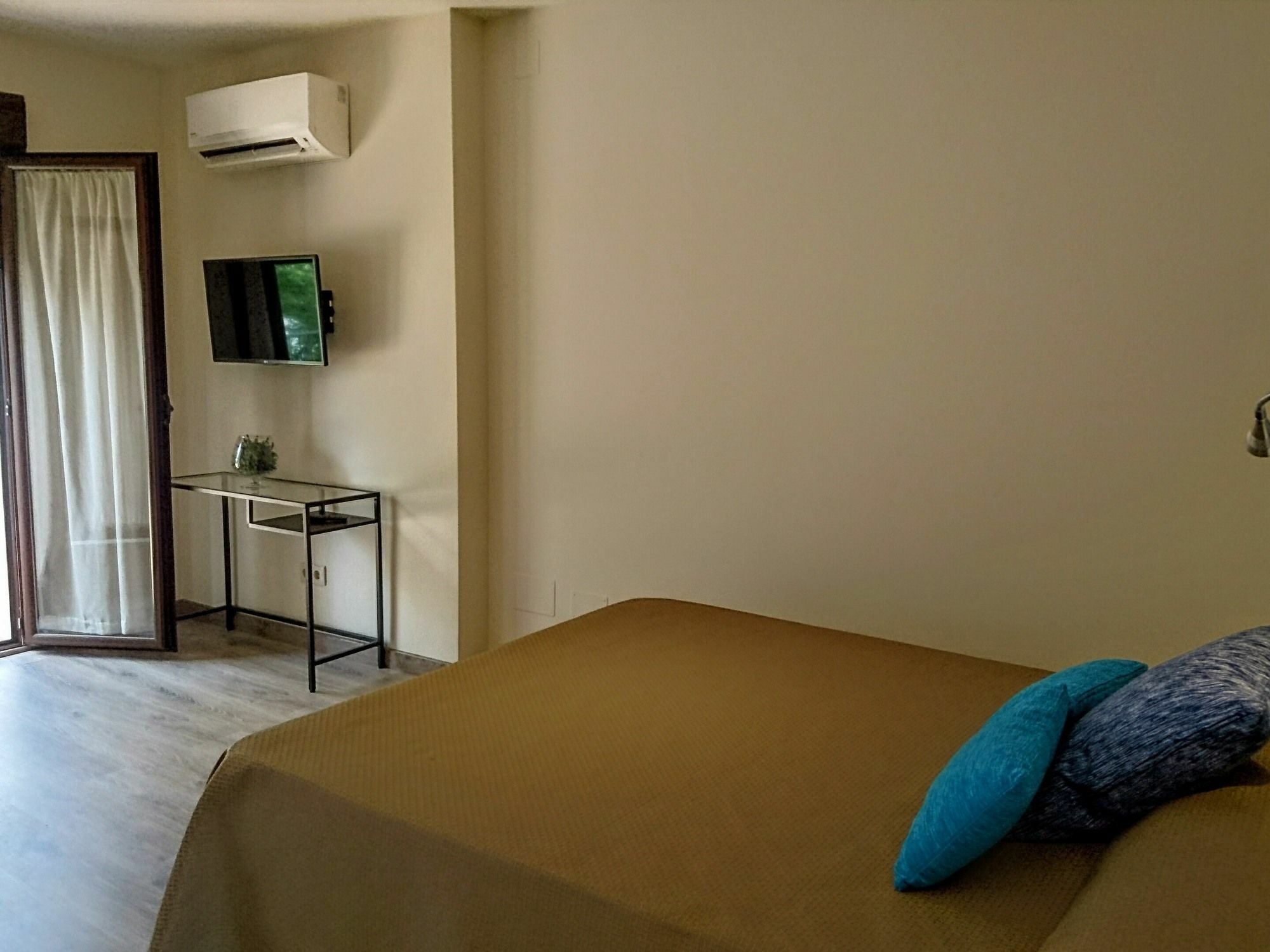 Hostal El Gallo Marbella Bagian luar foto