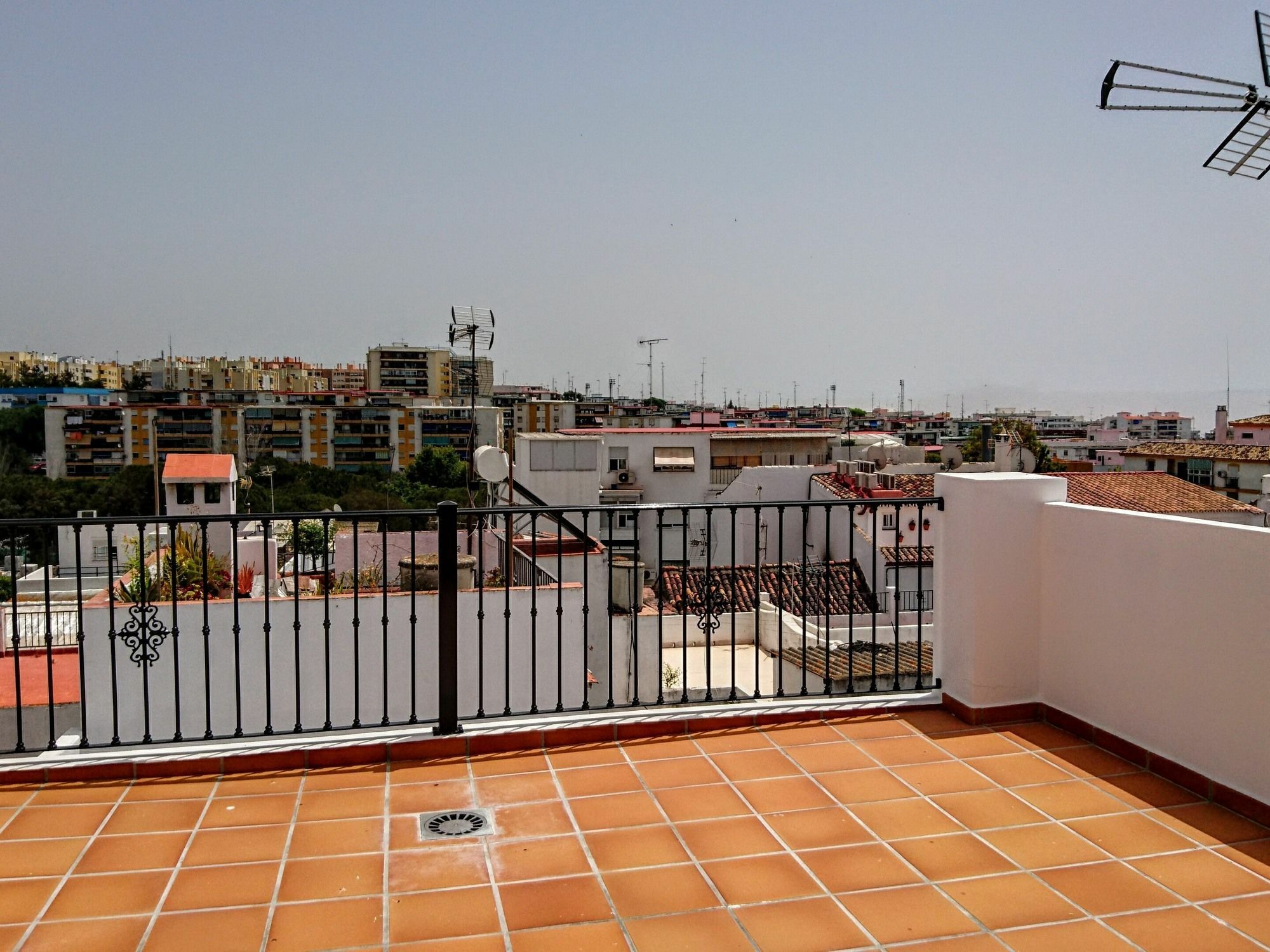 Hostal El Gallo Marbella Bagian luar foto