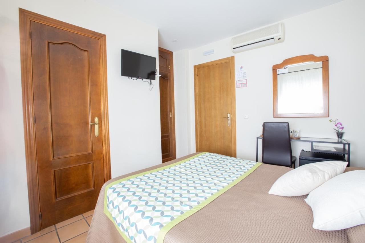 Hostal El Gallo Marbella Bagian luar foto