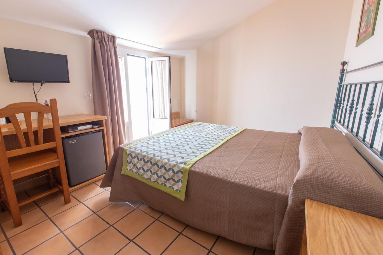 Hostal El Gallo Marbella Bagian luar foto