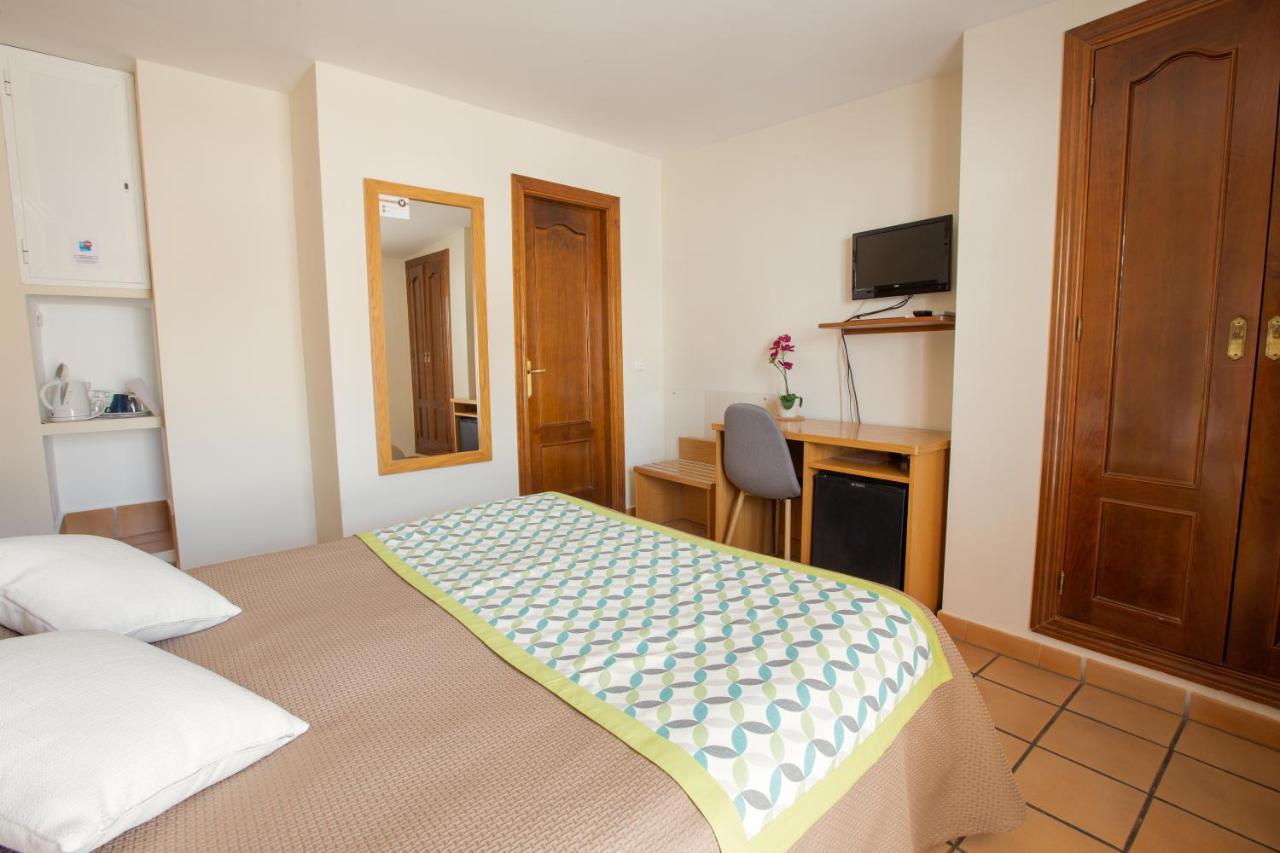 Hostal El Gallo Marbella Bagian luar foto
